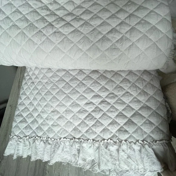 Diamond Ruffle Embroidered Shabby Chic 3 pc Queen Quilt Set - Picture 11 of 11